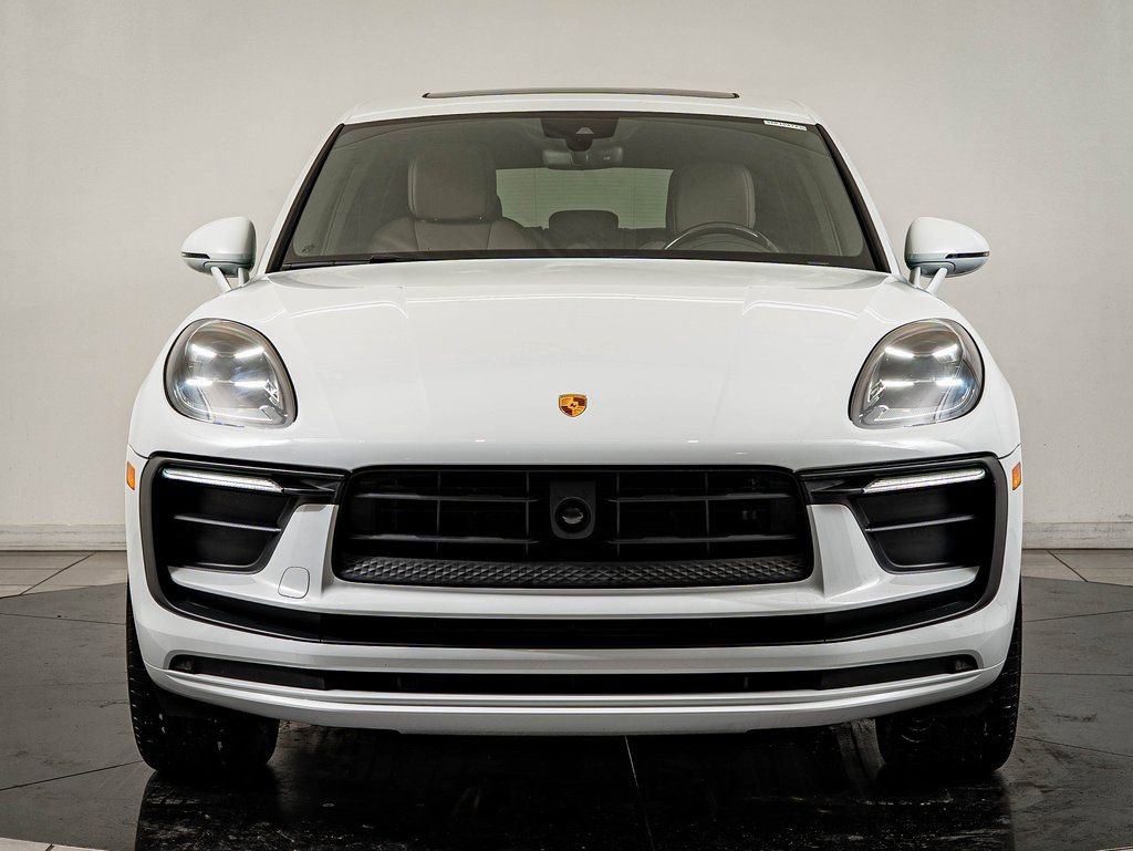 Certified 2025 Porsche Macan image 11