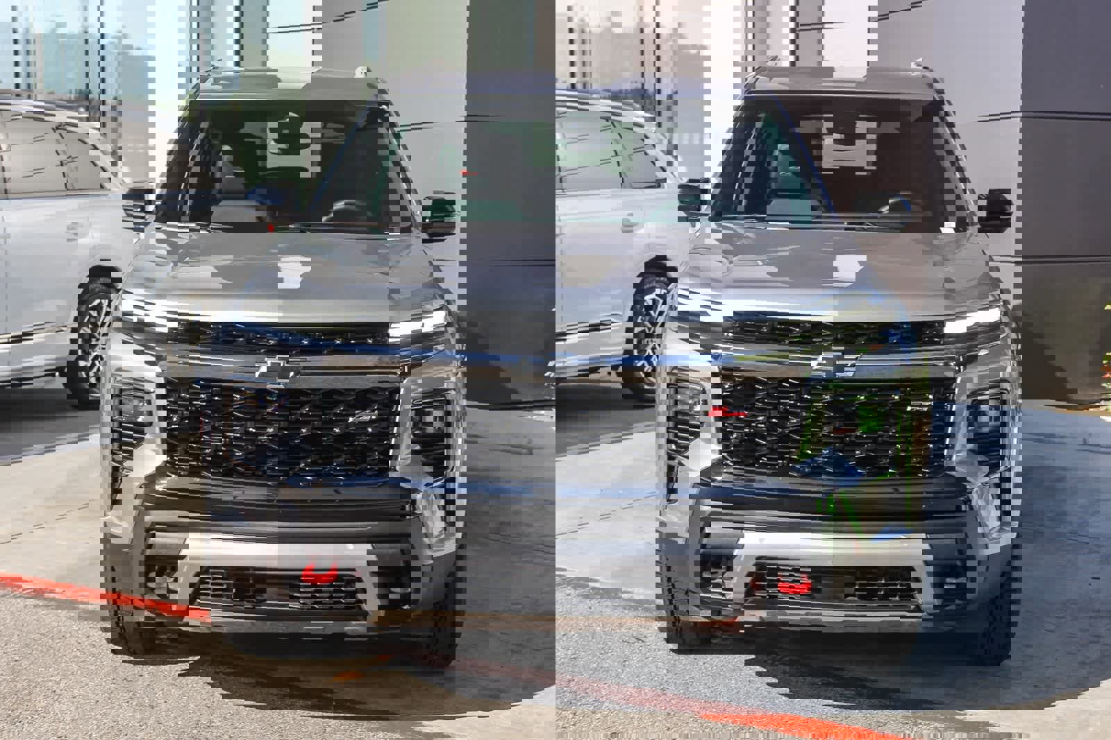 Used 2025 Chevrolet Traverse Z71 image 2