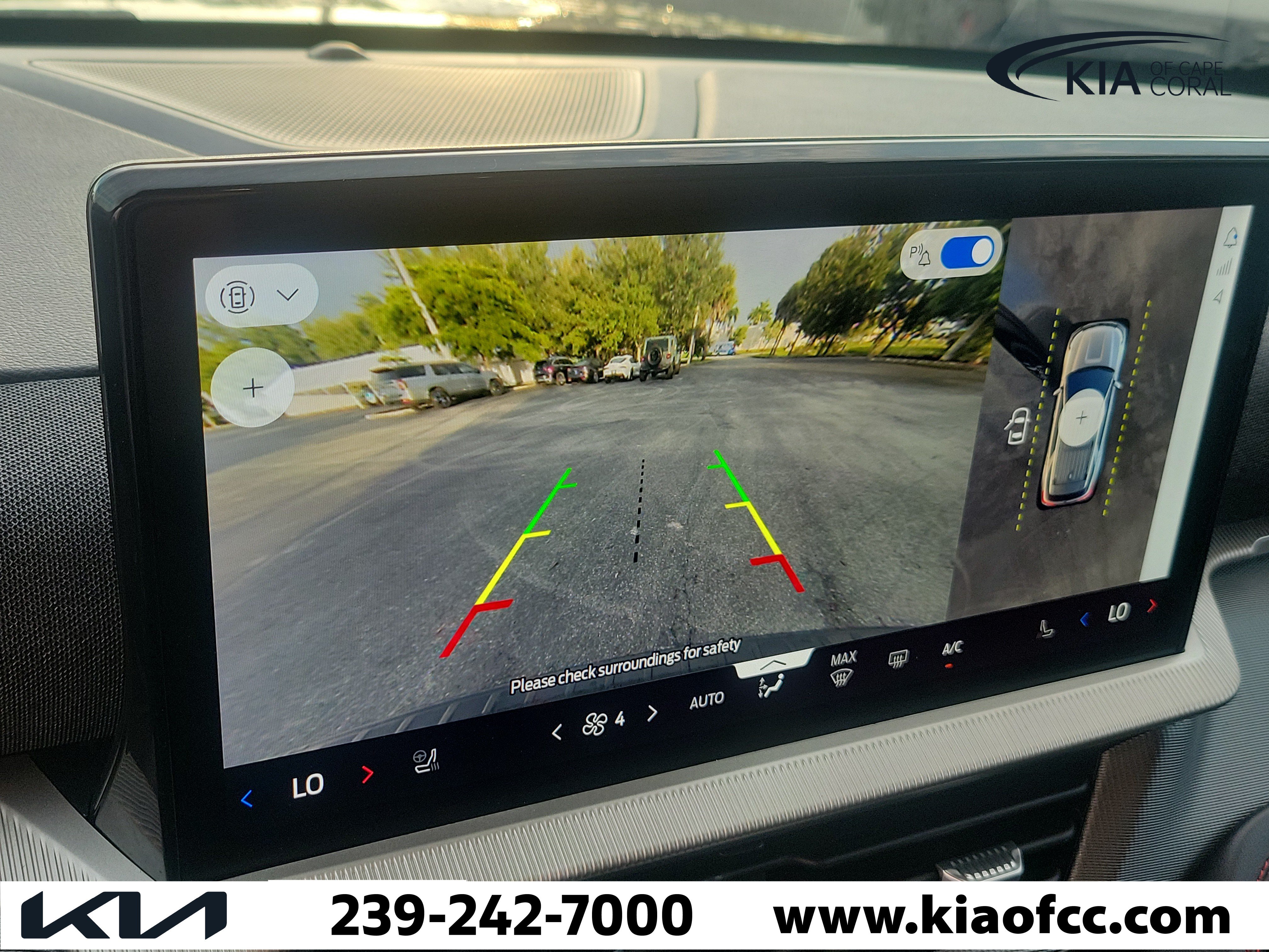 Used 2025 Ford Explorer ST-Line w/ ST-Line Street Pack AWD/4WD image 30