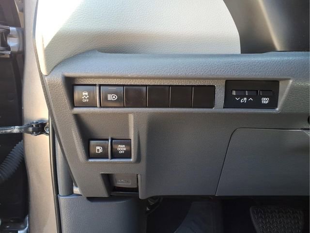 Used 2023 Toyota Sienna XLE FWD image 14