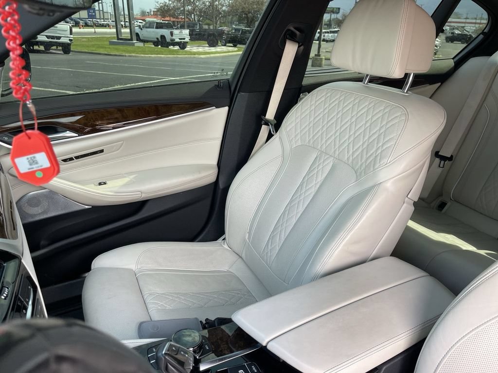 Used 2020 BMW M550i xDrive AWD/4WD image 25