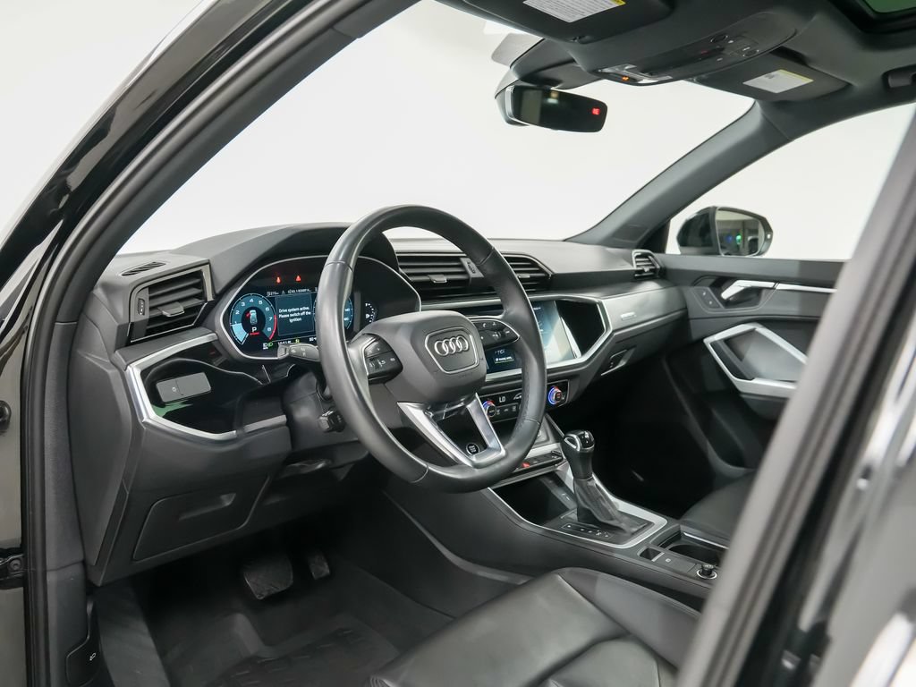 Used 2022 Audi Q3 2.0T Premium w/ Convenience Package AWD/4WD image 4