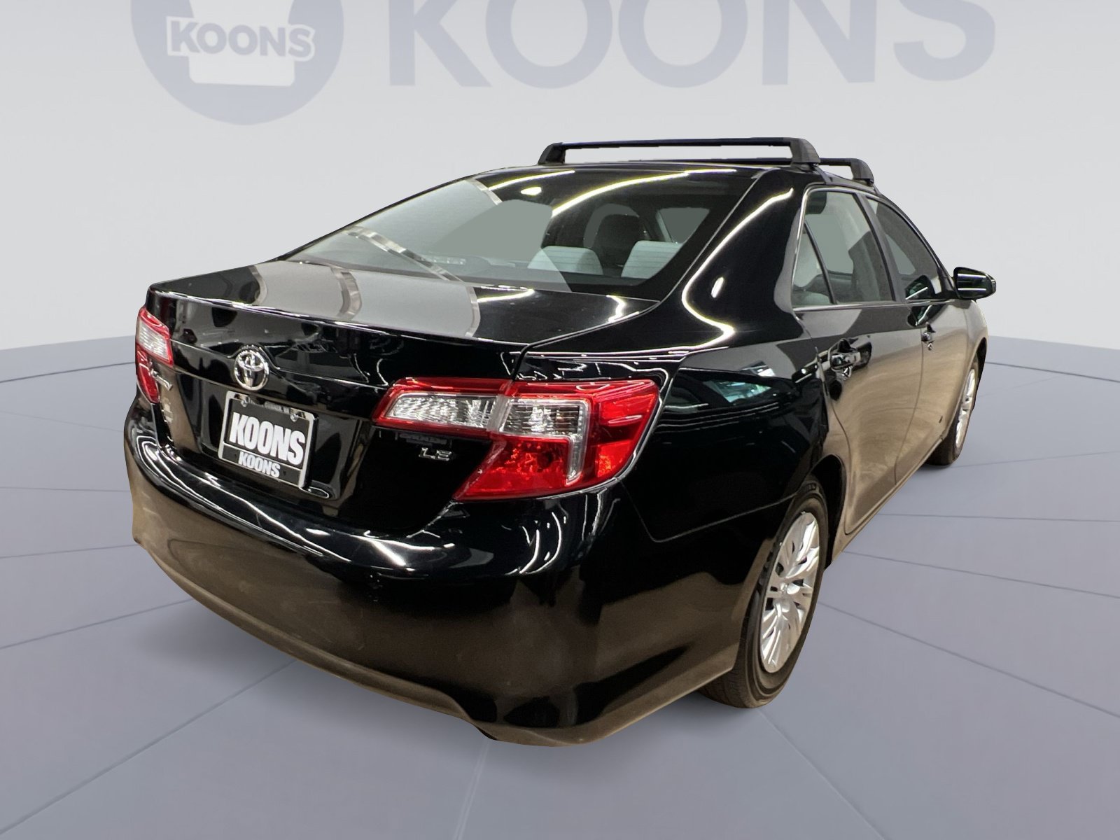 Used 2014 Toyota Camry LE w/ Moonroof Package FWD image 2