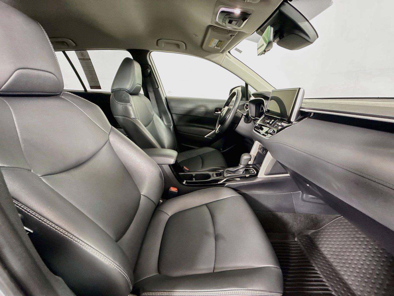 Certified 2025 Toyota Corolla Cross XLE FWD image 39