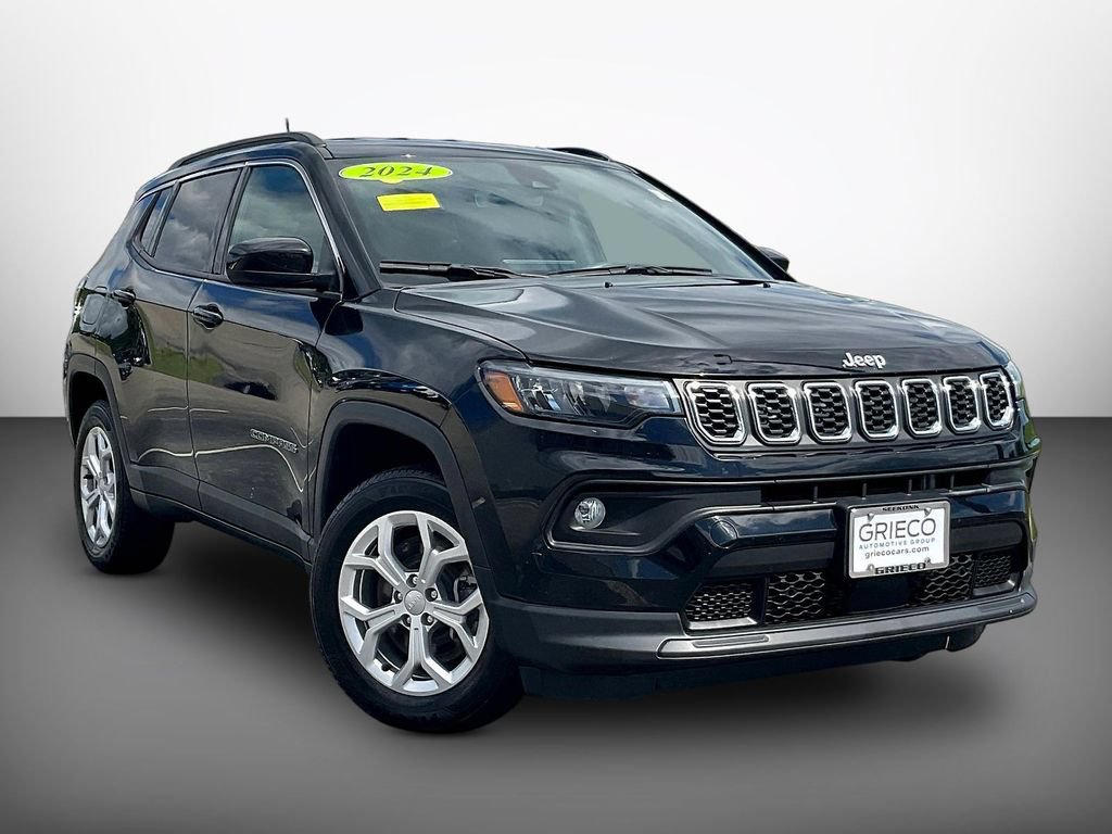 Used 2024 Jeep Compass Latitude AWD/4WD image 1