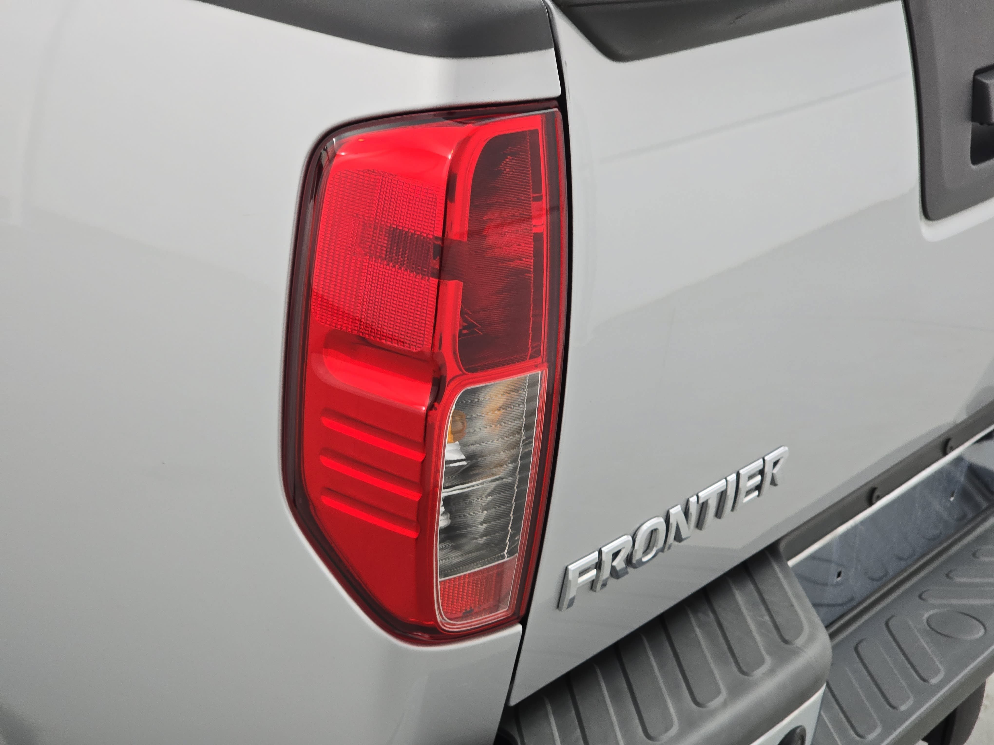Certified 2020 Nissan Frontier SV RWD image 32