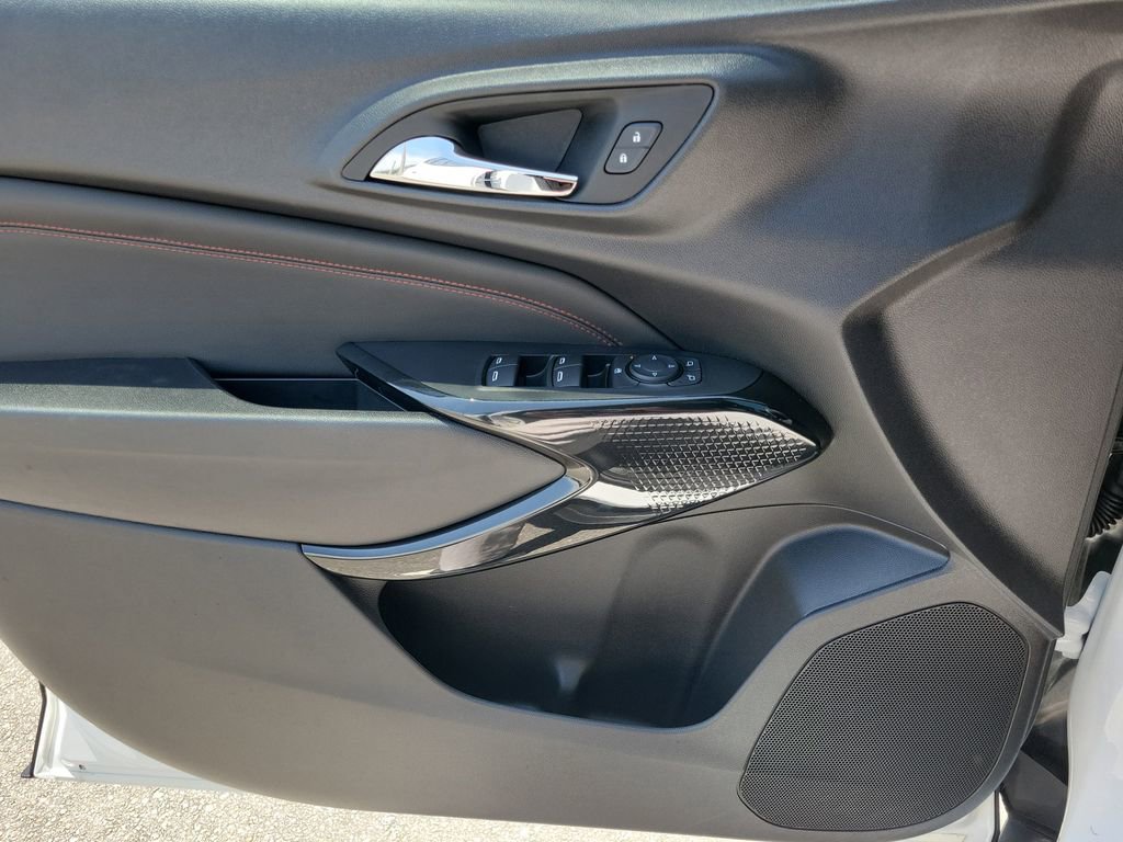 Used 2024 Chevrolet Trax RS w/ Sunroof Package FWD image 26