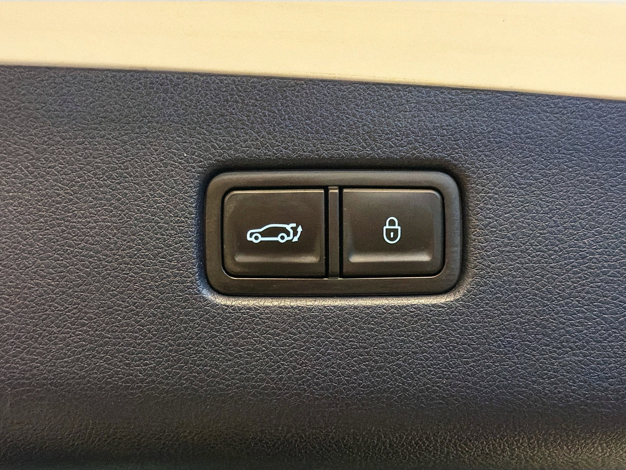 Used 2023 Genesis GV70 2.5T w/ Sport Prestige Package image 31