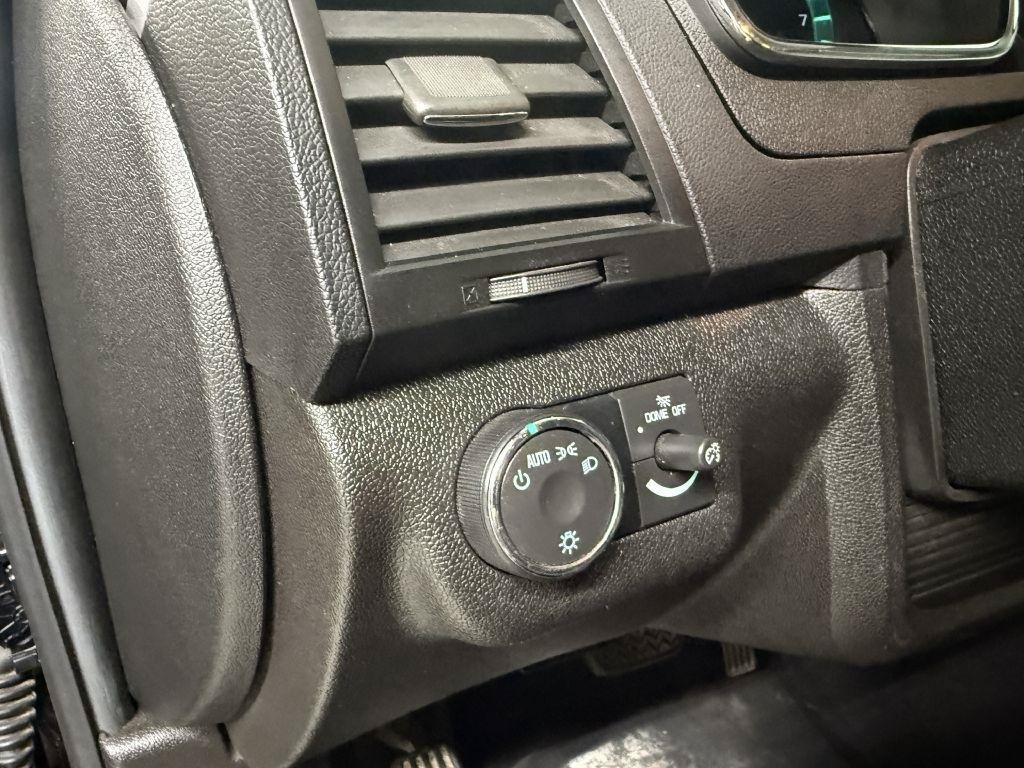 Used 2011 Chevrolet Traverse LT w/ Personal Connectivity Package FWD image 13