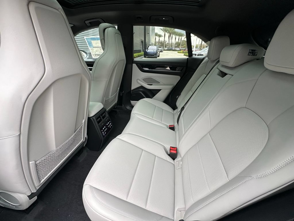 Used 2026 Porsche Macan Electric RWD image 37