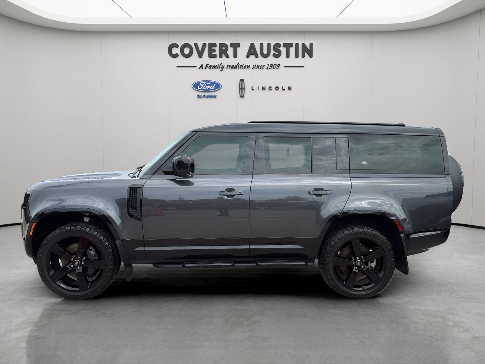 Used 2024 Land Rover Defender 130 X-Dynamic SE AWD/4WD image 2