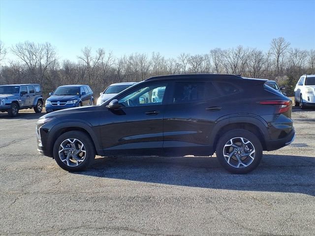 Used 2025 Chevrolet Trax LT w/ LT Convenience Package image 35