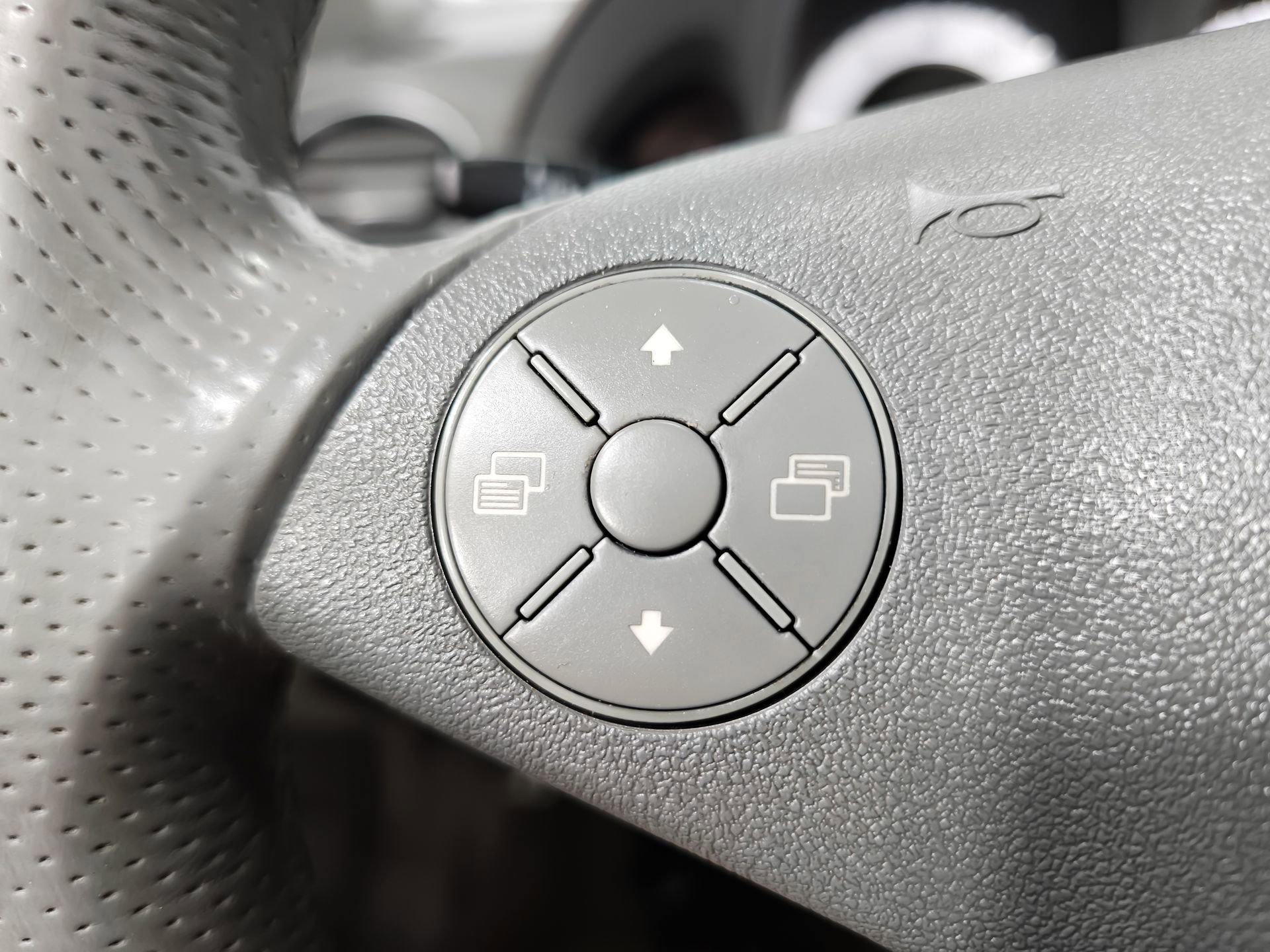 Used 2012 Mercedes-Benz SL 550 image 35