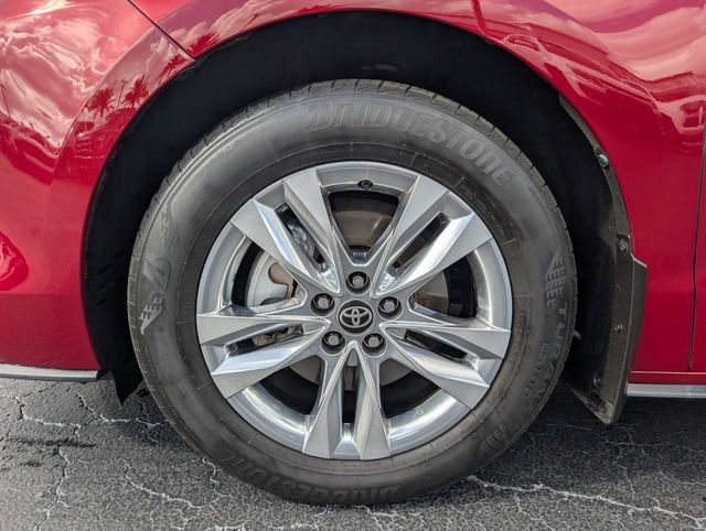 Used 2024 Toyota Sienna Limited image 21