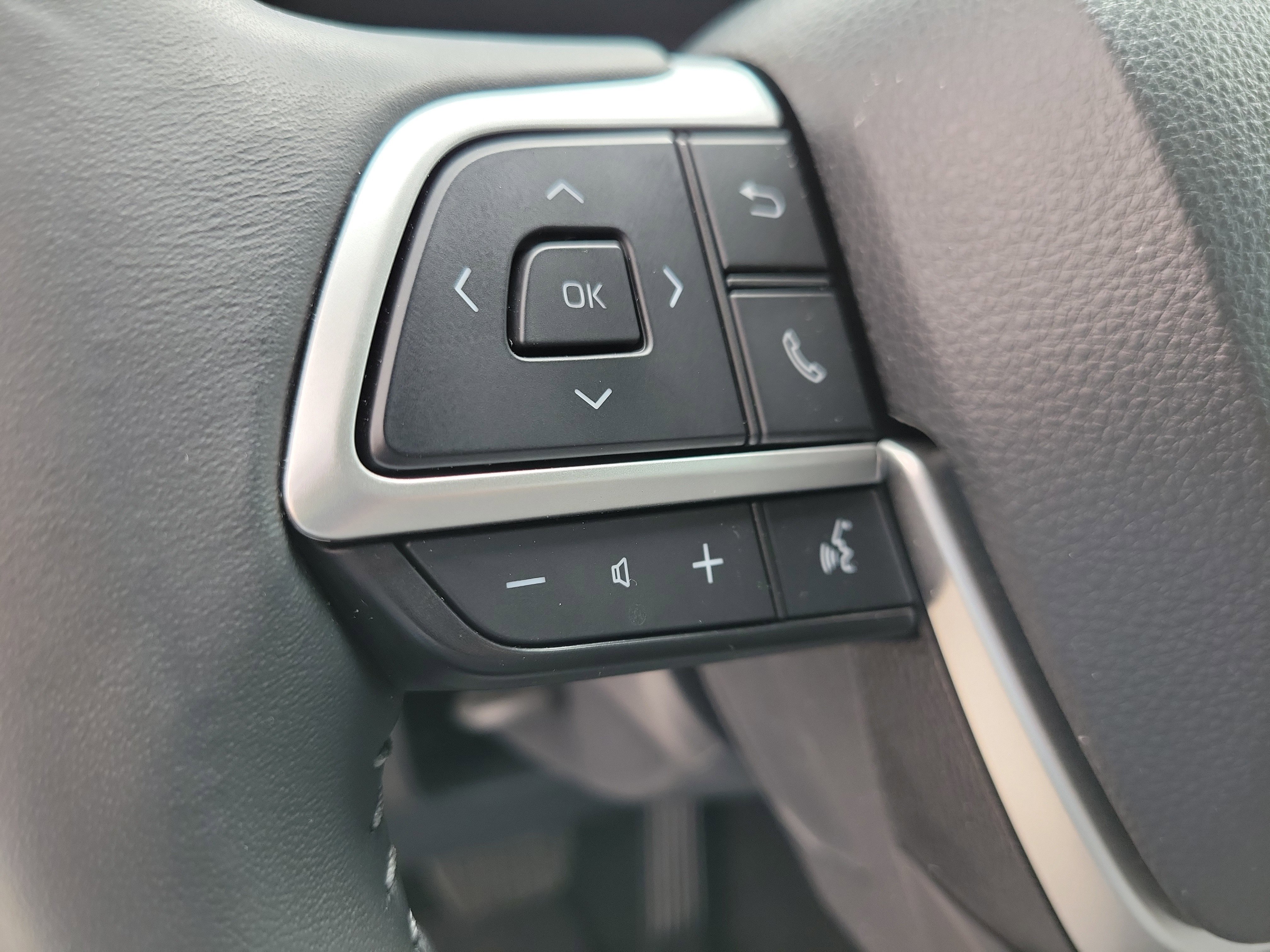 Used 2026 Toyota Highlander XLE image 25