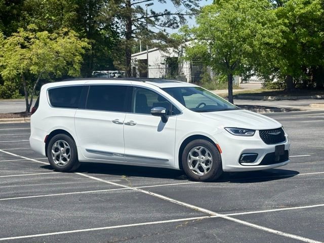 Used 2023 Chrysler Pacifica Limited FWD image 10