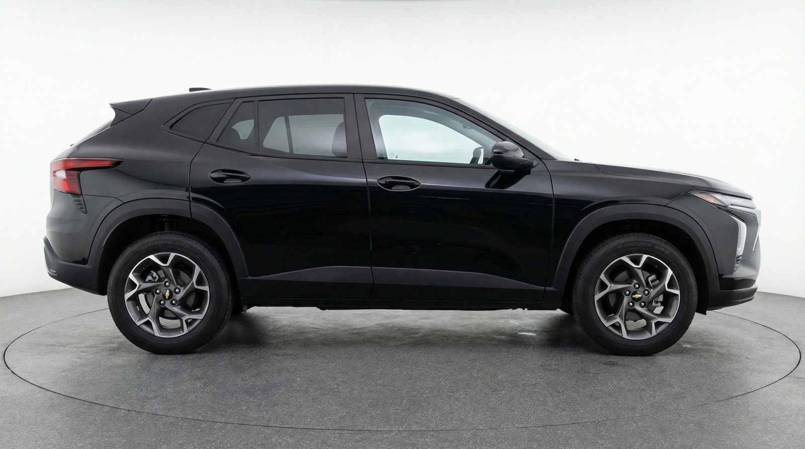 Used 2025 Chevrolet Trax LT FWD image 11