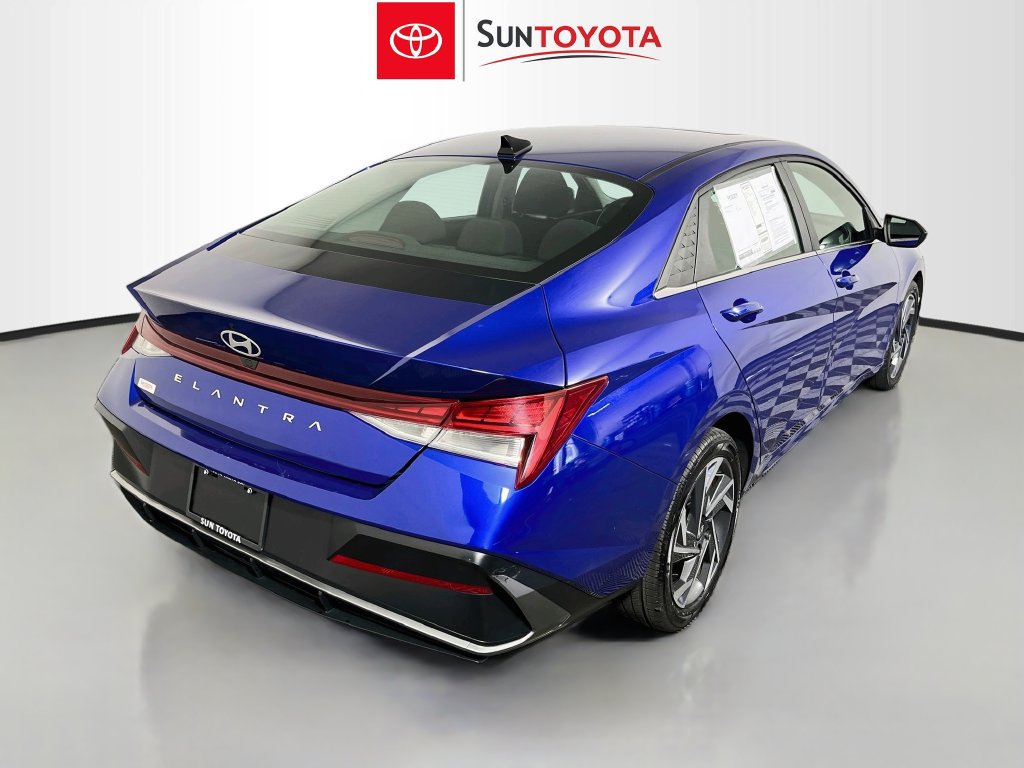 Used 2025 Hyundai Elantra SEL FWD image 3