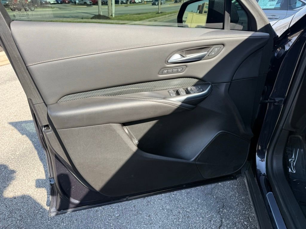 Used 2022 Cadillac XT4 Sport w/ Enhanced Visibility Package FWD image 16