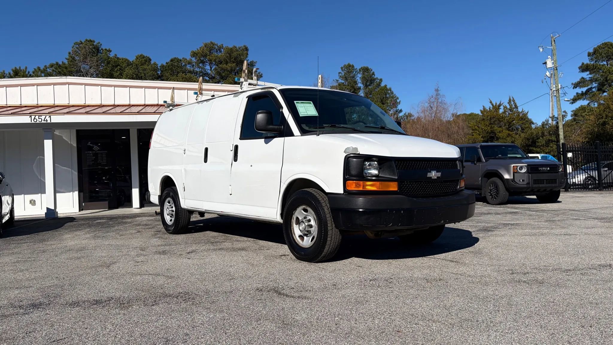 Used 2011 Chevrolet Express 2500 image 8