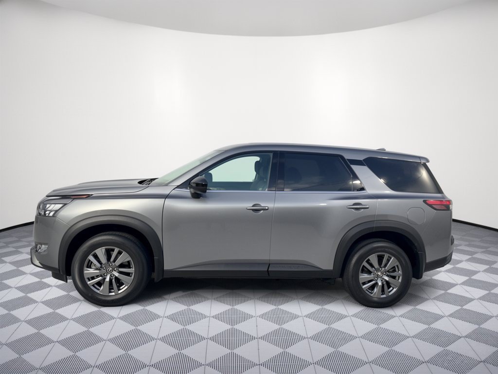 Used 2025 Nissan Pathfinder S FWD image 2