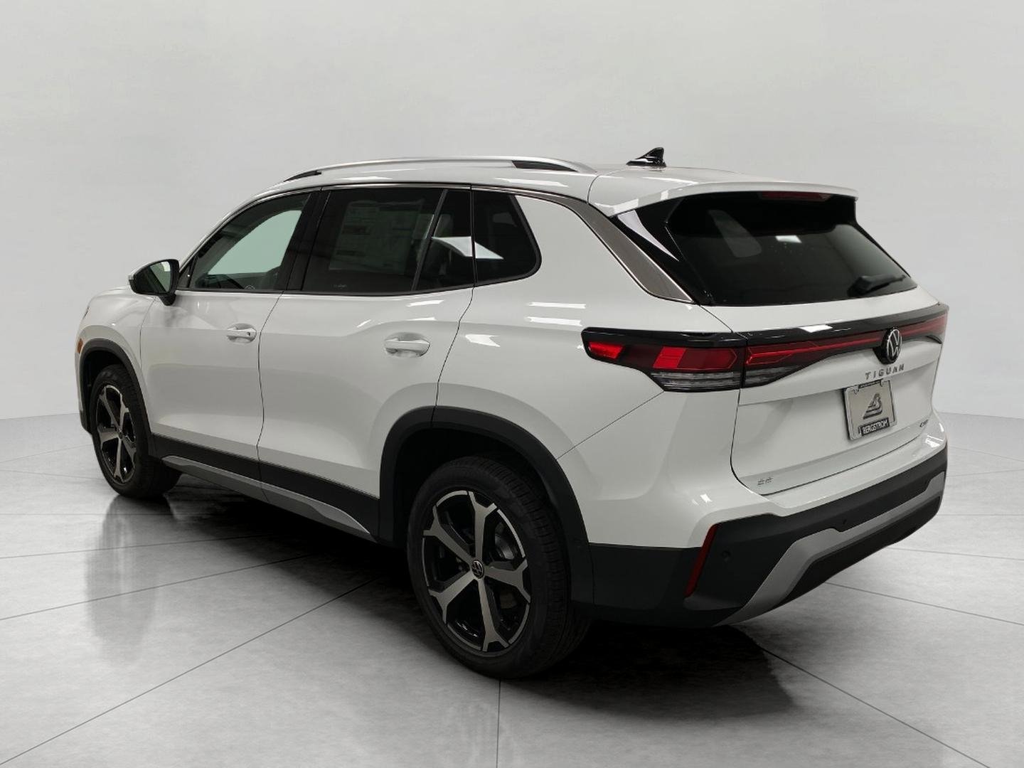 New 2026 Volkswagen Tiguan SE image 7