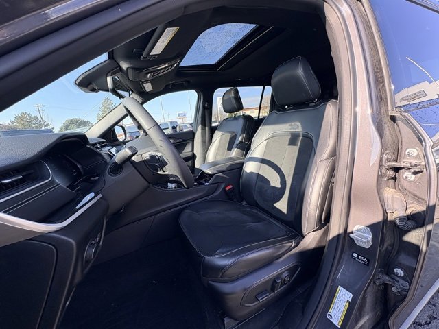 Used 2023 Jeep Grand Cherokee L Laredo image 17