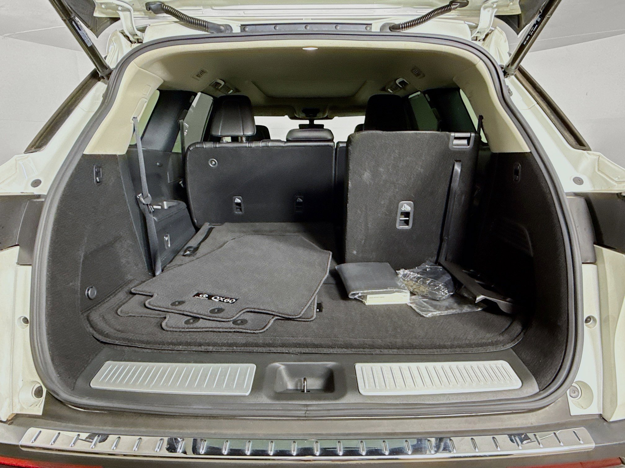Used 2023 INFINITI QX60 Luxe w/ Cargo Package FWD image 34