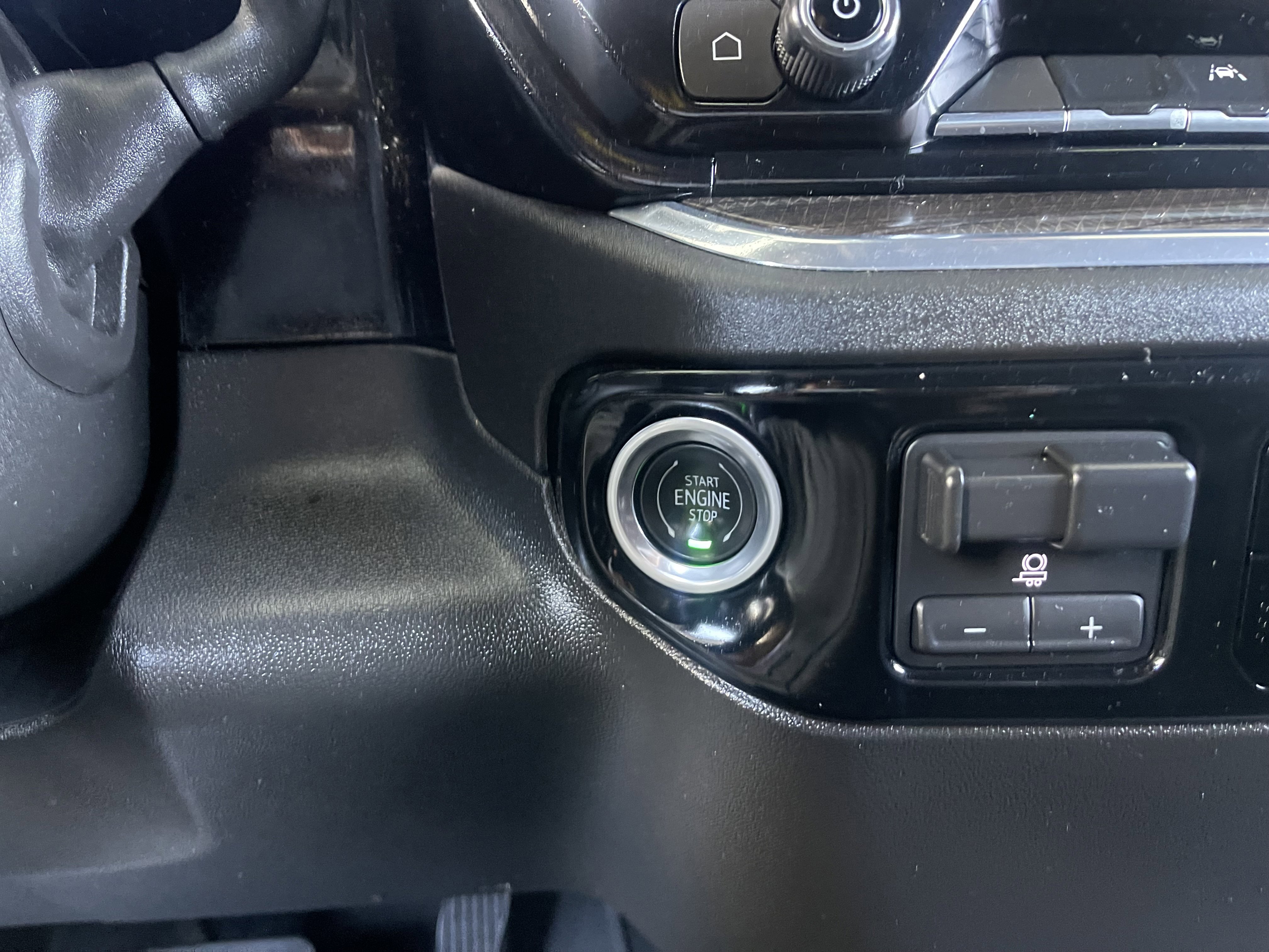 Used 2023 Chevrolet Silverado 1500 LT AWD/4WD image 29