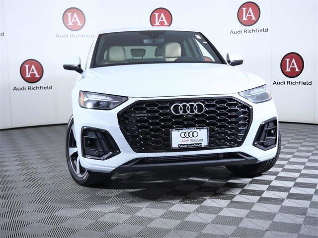 Used 2022 Audi Q5 2.0T Premium Plus w/ Premium Plus Package image 3