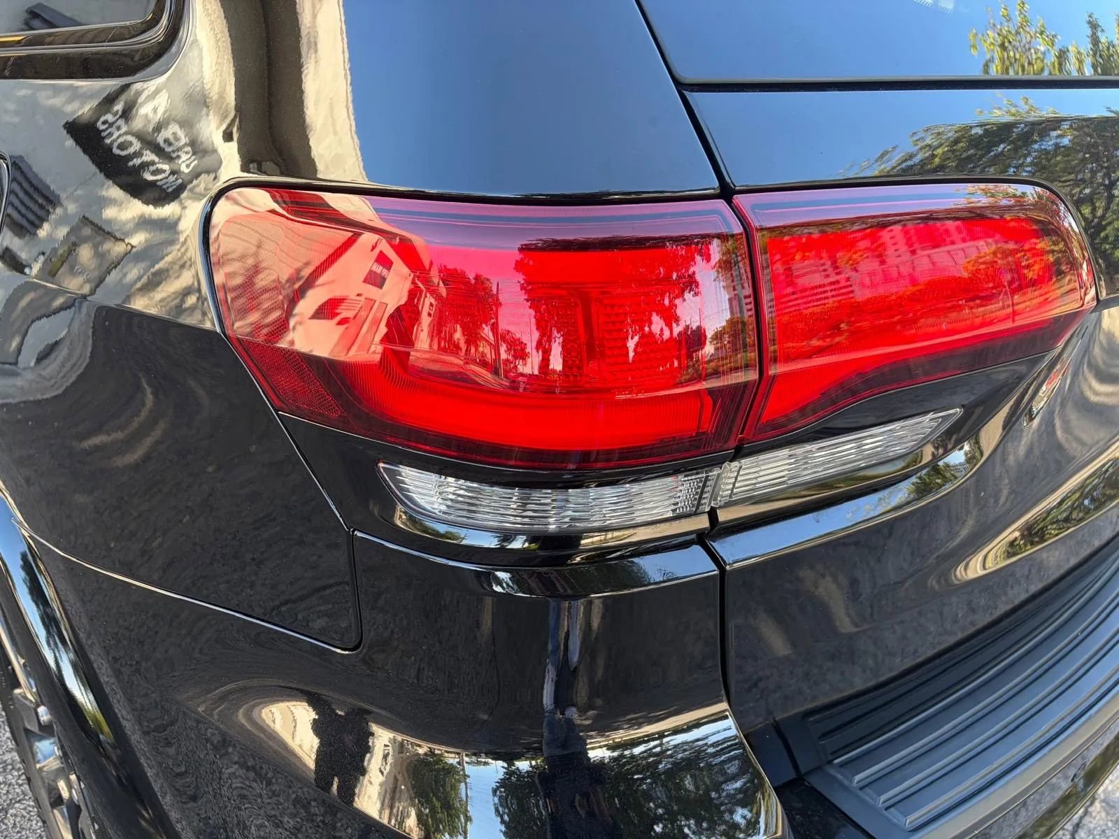 Used 2021 Jeep Grand Cherokee Laredo X RWD image 10