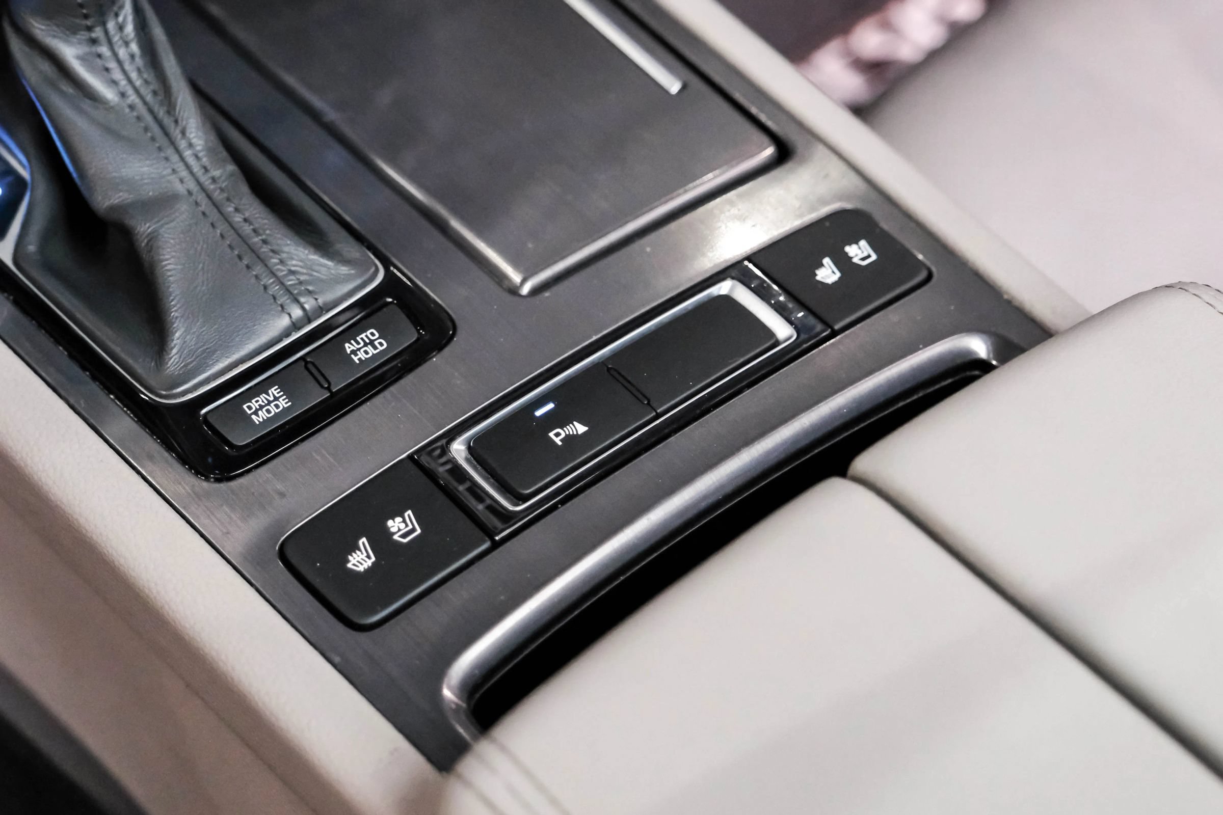 Used 2018 Genesis G80 3.8 w/ Option Group 02 RWD image 24