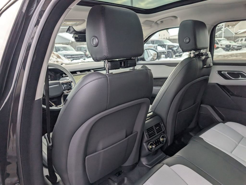 Used 2025 Land Rover Range Rover Velar S image 40