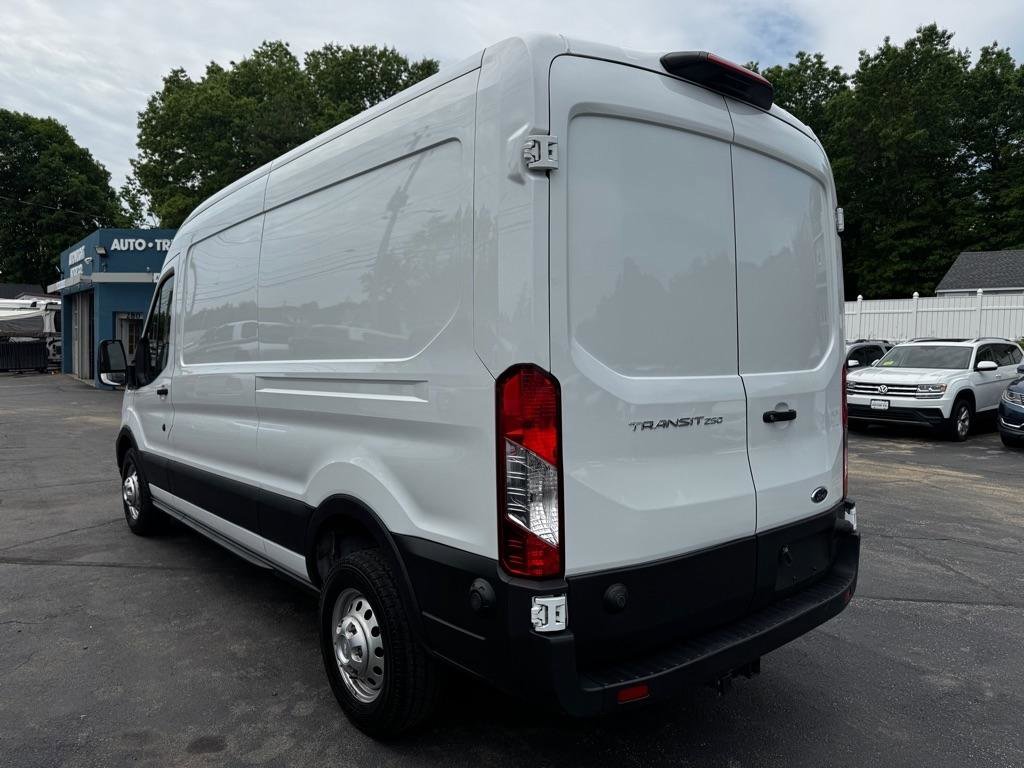Used 2024 Ford Transit 250 148 Medium Roof Extended AWD image 4