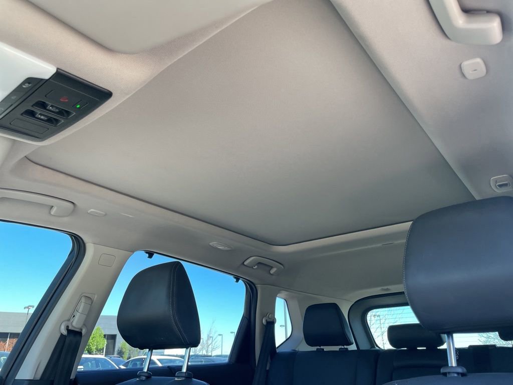Used 2022 Nissan Rogue Platinum w/ Head-Up Display Package image 25