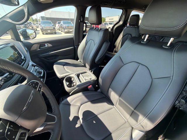 New 2027 Chrysler Pacifica Select FWD image 21