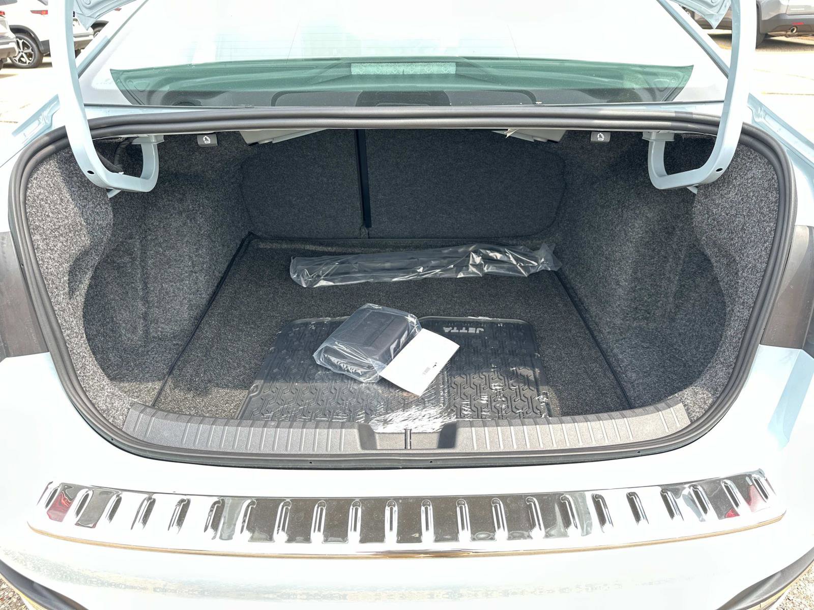 New 2025 Volkswagen Jetta SEL image 10