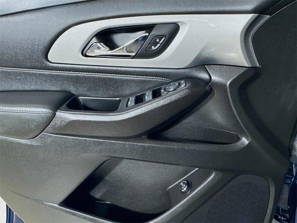 Used 2023 Chevrolet Traverse LT image 15