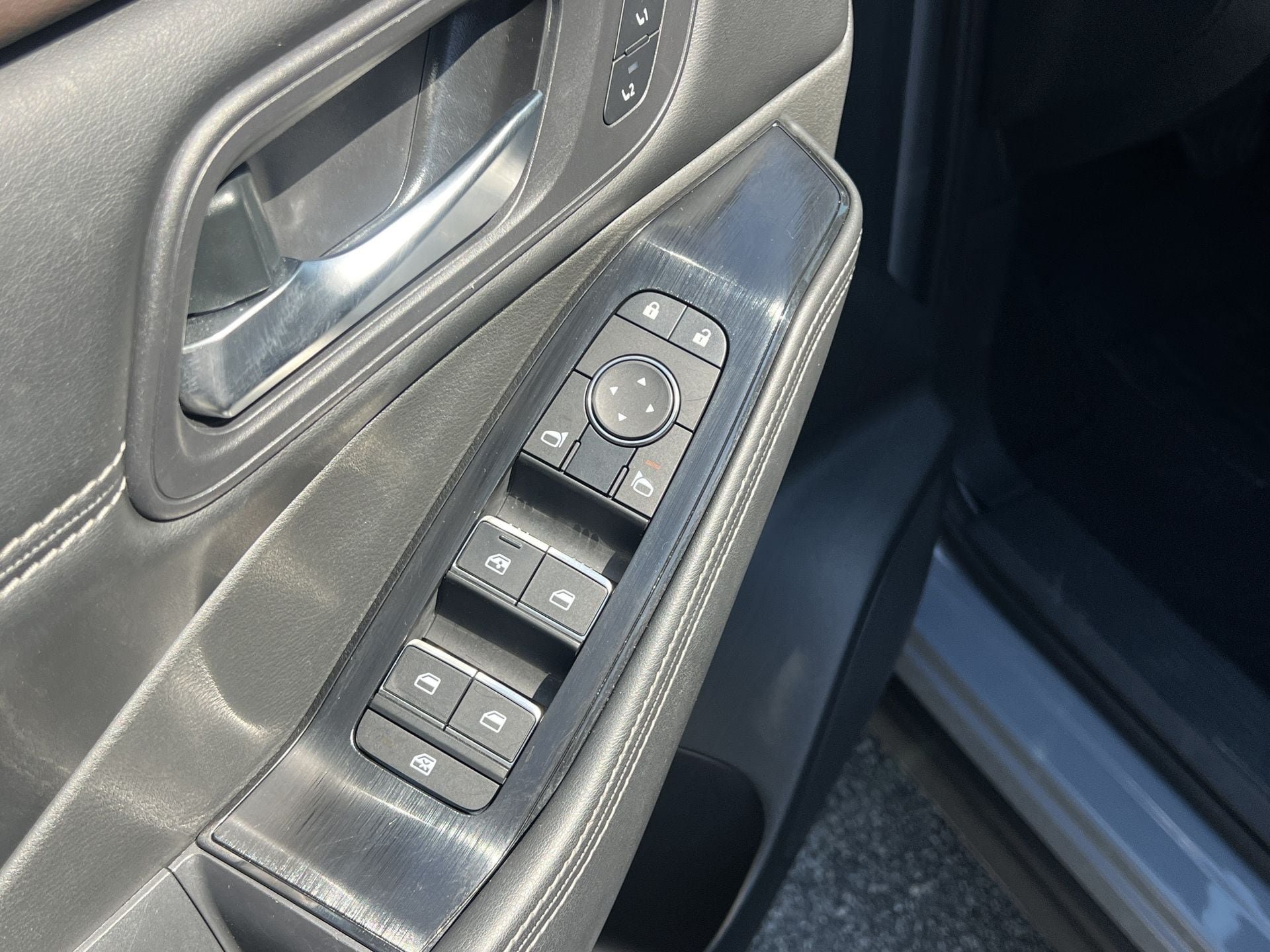 Used 2023 Nissan Rogue SL w/ SL Premium Package AWD/4WD image 17