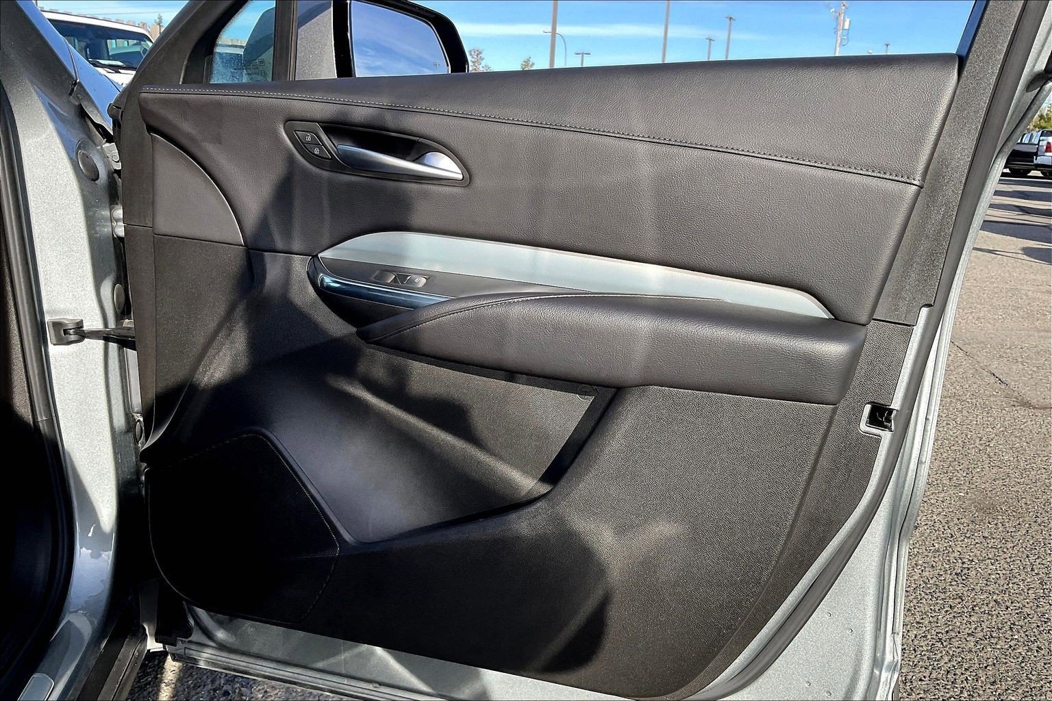 Used 2023 Cadillac XT4 Premium Luxury image 23