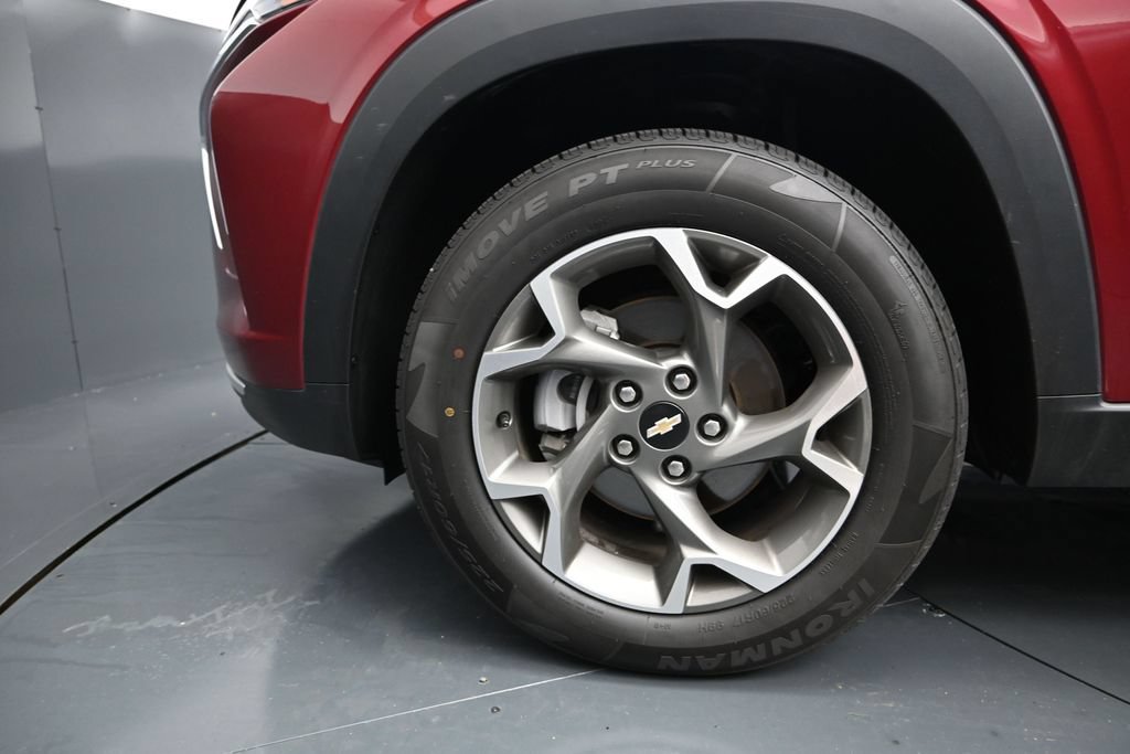 Used 2025 Chevrolet Trax LT w/ LT Convenience Package FWD image 17