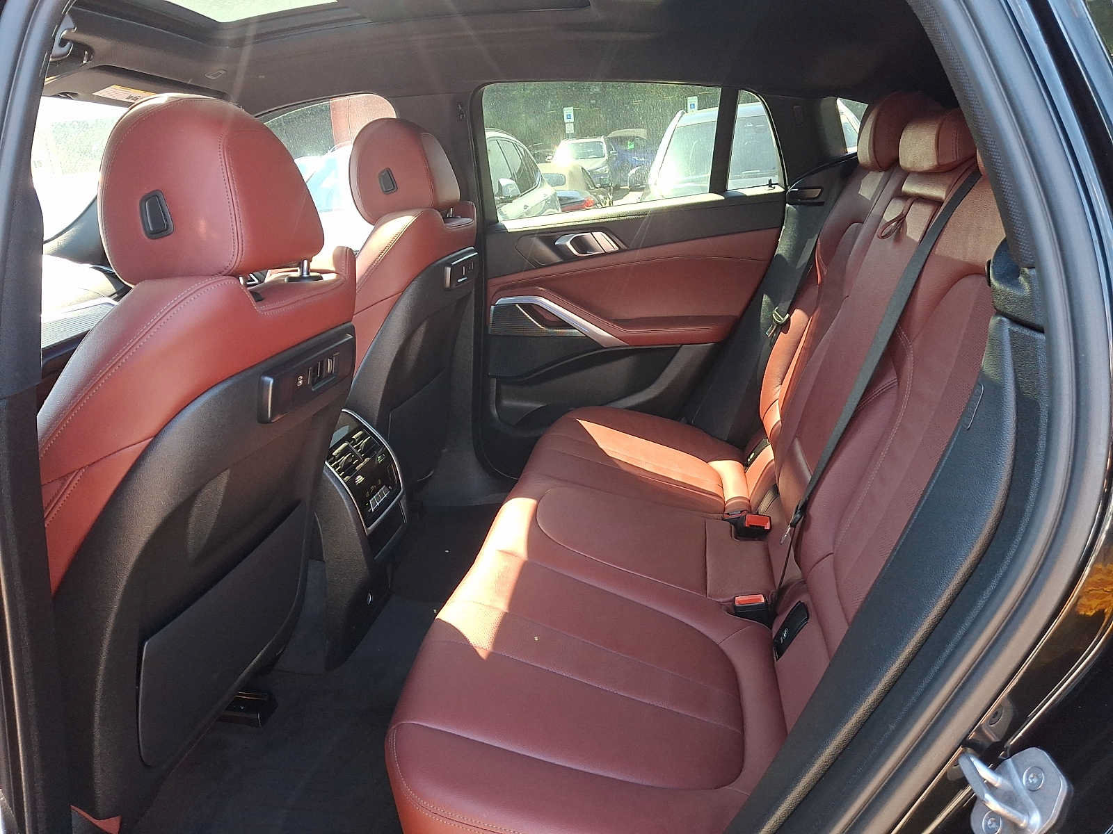 Used 2022 BMW X6 xDrive40i w/ M Sport Package AWD/4WD image 10