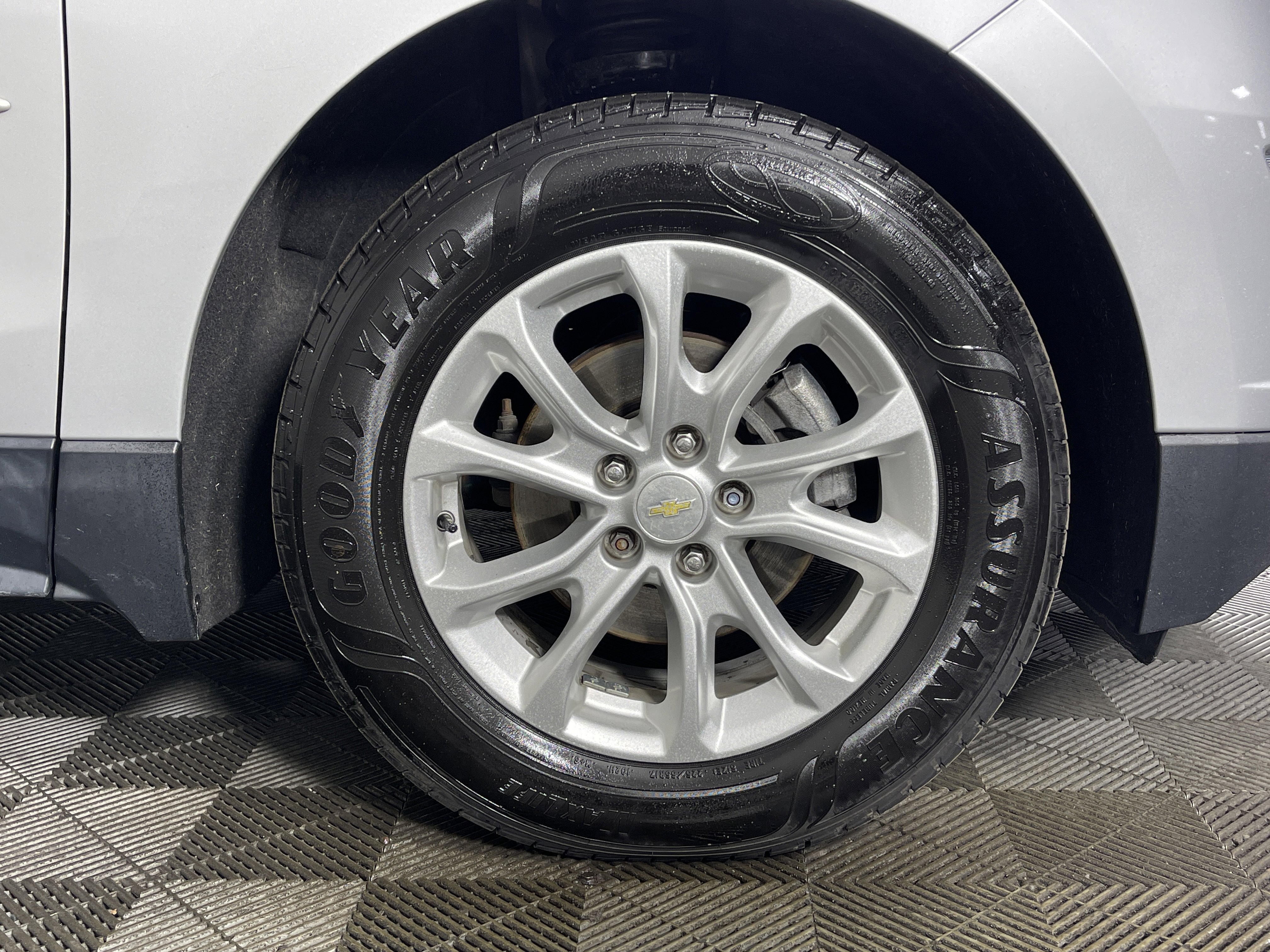 Used 2018 Chevrolet Equinox LT w/ Sun & Infotainment Package image 8