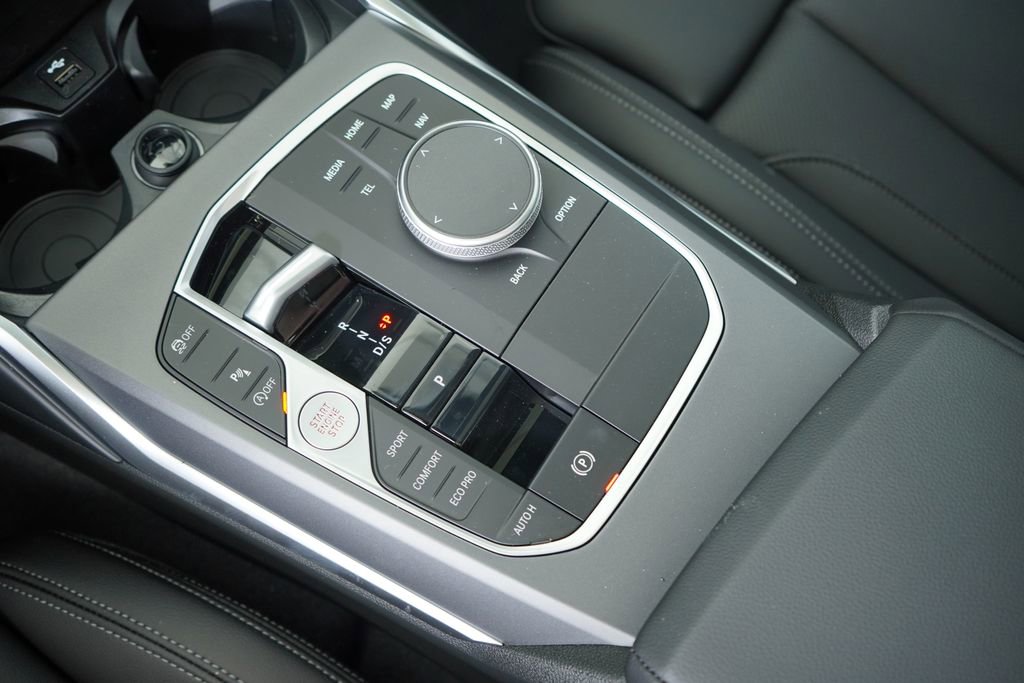 Used 2025 BMW 230i Coupe w/ Convenience Package RWD image 18