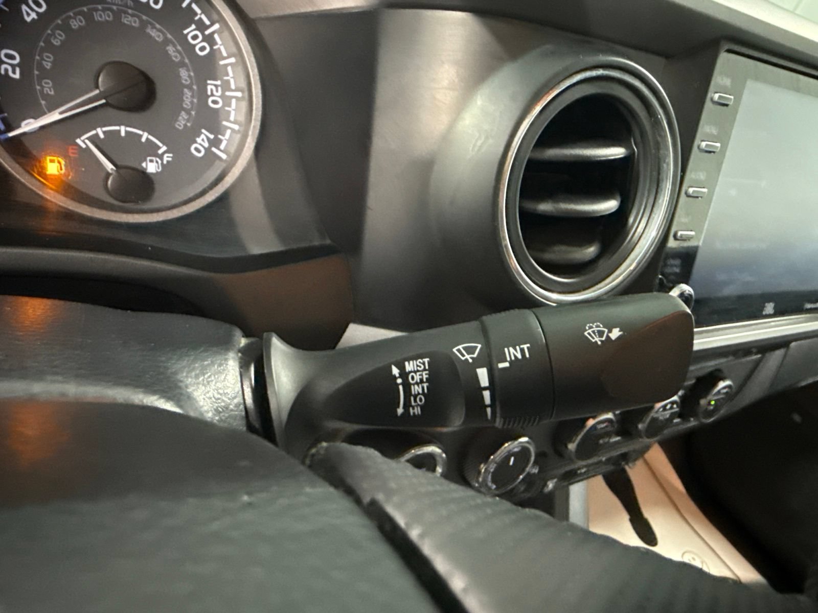 Used 2023 Toyota Tacoma TRD Sport w/ TRD Premium Sport Package AWD/4WD image 34