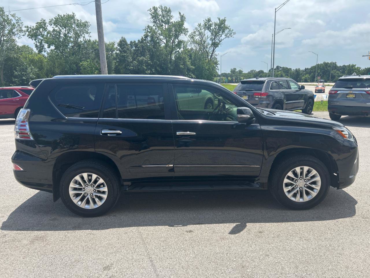Used 2014 Lexus GX 460 w/ Premium Package AWD/4WD image 4