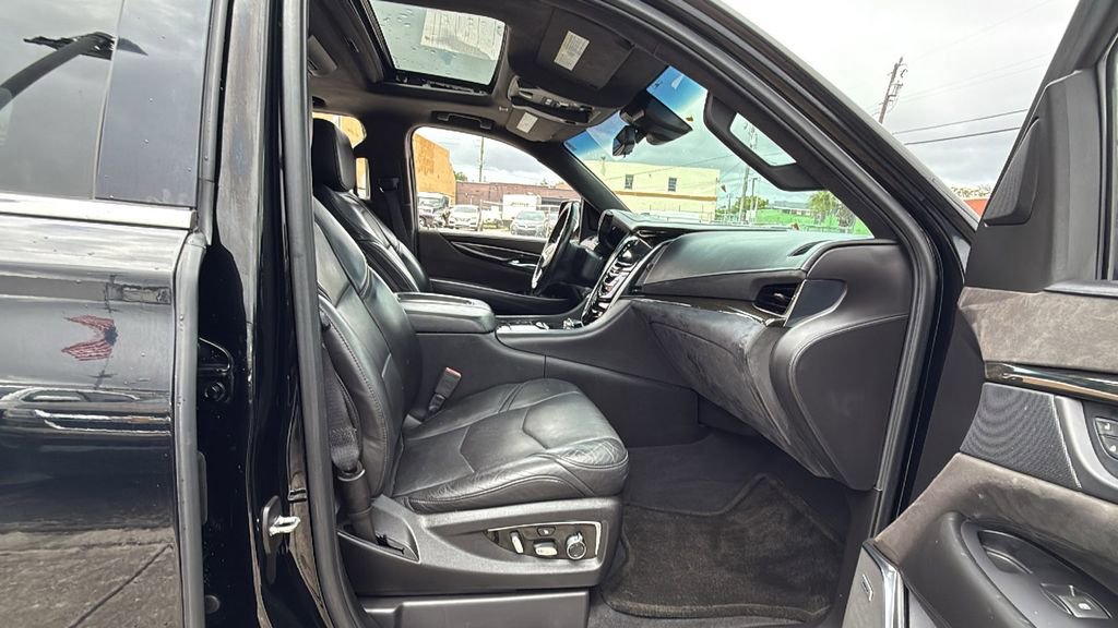 Used 2018 Cadillac Escalade ESV Platinum AWD/4WD image 45