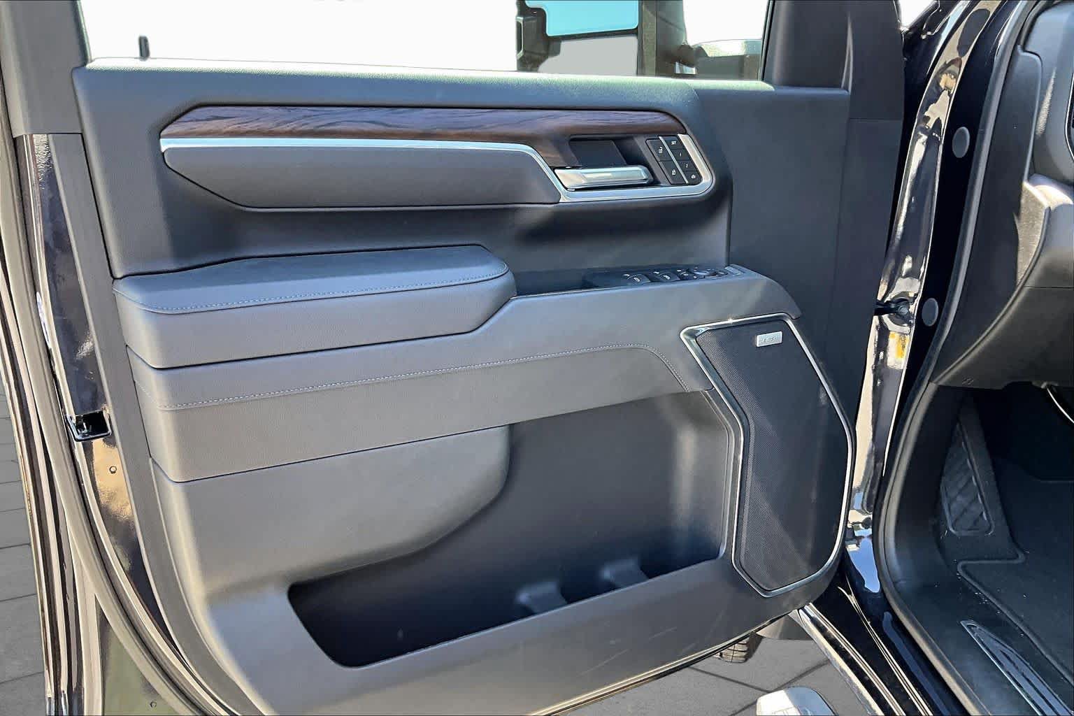 New 2025 GMC Sierra 3500 SLT w/ SLT Premium Package AWD/4WD image 10