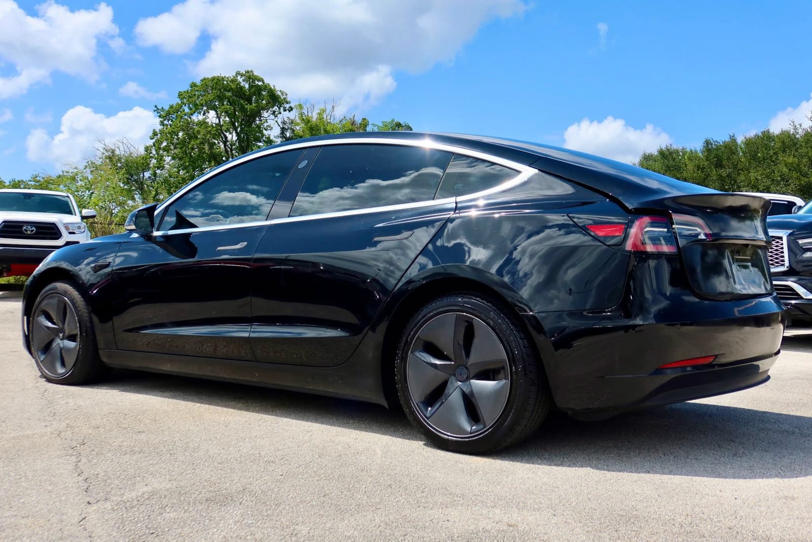 Used 2019 Tesla Model 3 Mid Range RWD image 4