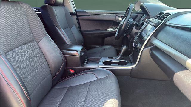 Used 2016 Toyota Camry SE image 14